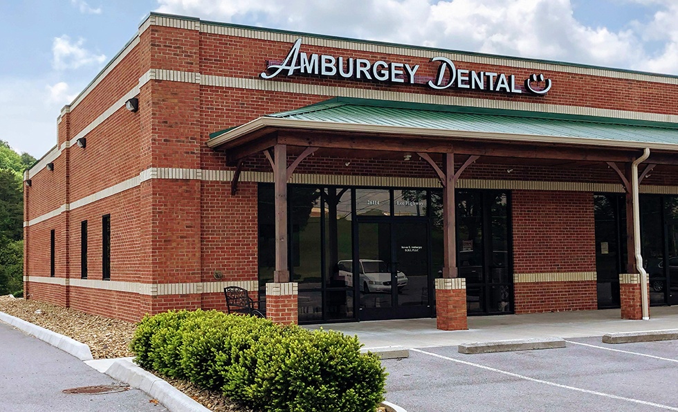 Outside view of Amburgey Dental office building in Abingdon